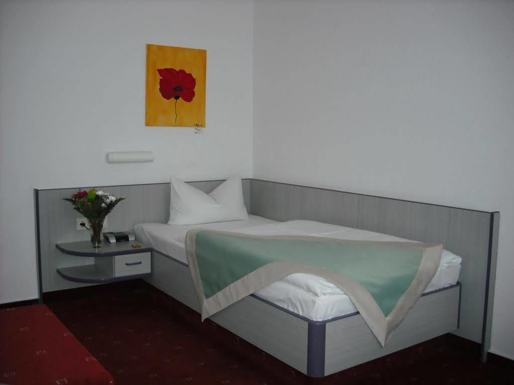 Port Inn Hotel Eichwalde Екстериор снимка